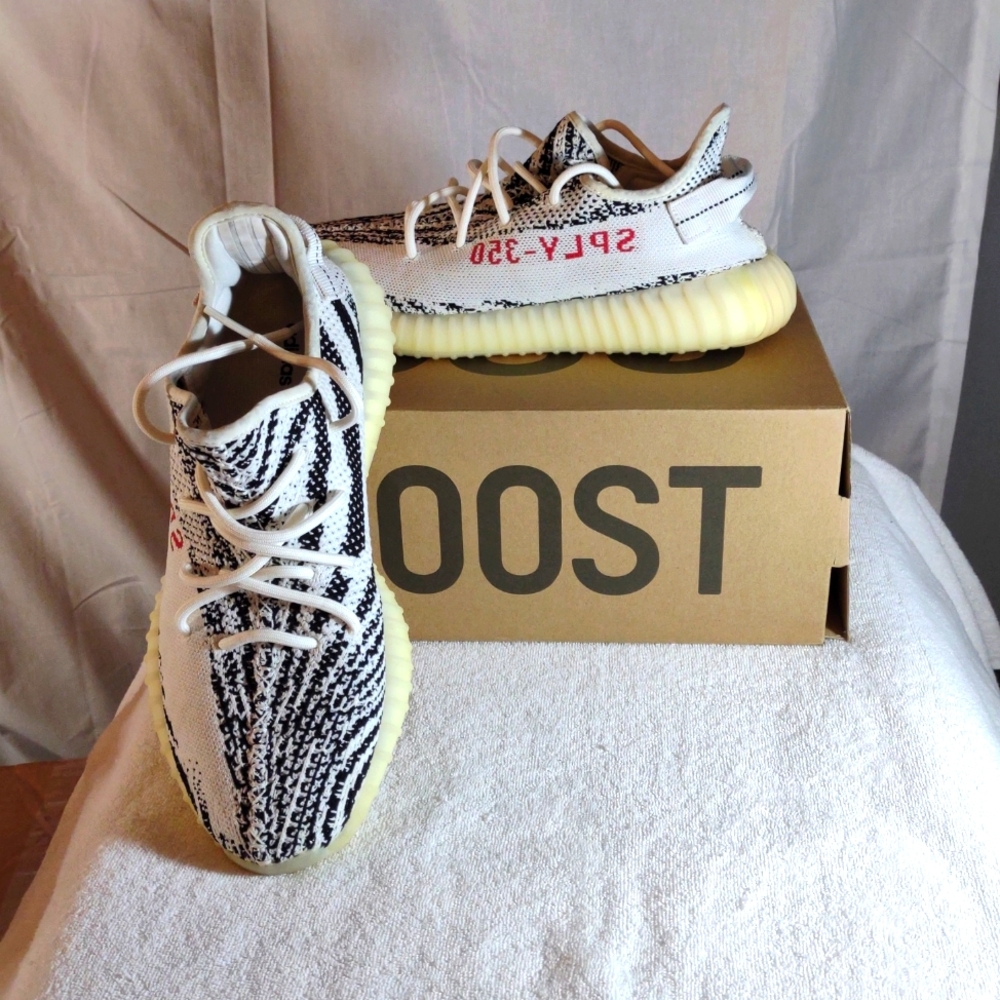 Adidas / Kanye Yeezy Boost 350 V2 Sneakers - WH/BK - Size 10.5 - Picture 1 of 17